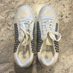 Versona wedged insole tennis shoes